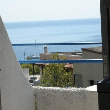 Efrosyni Apartments Agia Marina  Exteriör bild