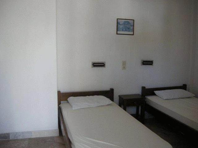 Efrosyni Apartments Agia Marina  Exteriör bild