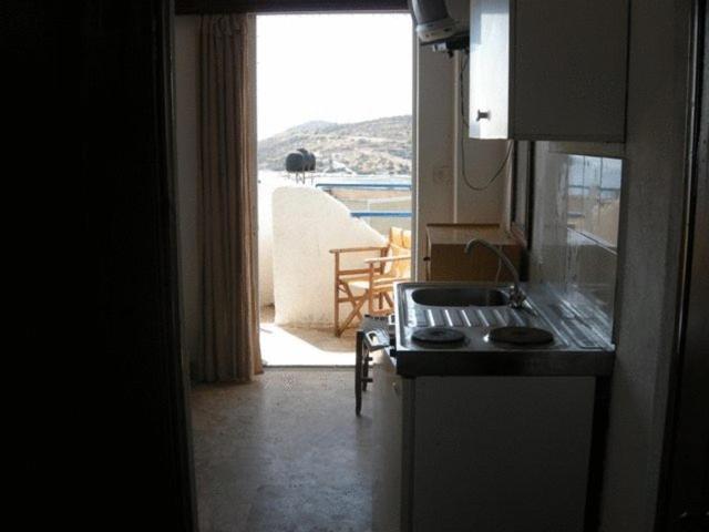 Efrosyni Apartments Agia Marina  Exteriör bild